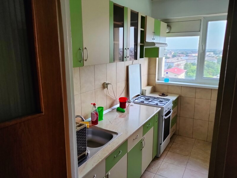 Bucuresti Noi, Parc Bazilescu, ap. 2 cam., et. 9/10, 30 m metrou Bazilescu.